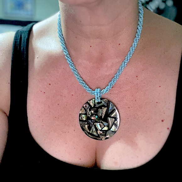 # 397-Elegant Abalone shell design necklace with blue beaded chain - Picture 1 of 14